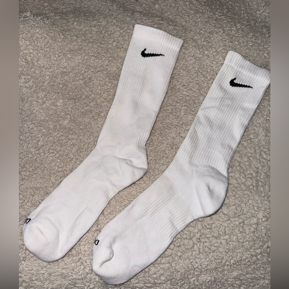 White Nike crew socks